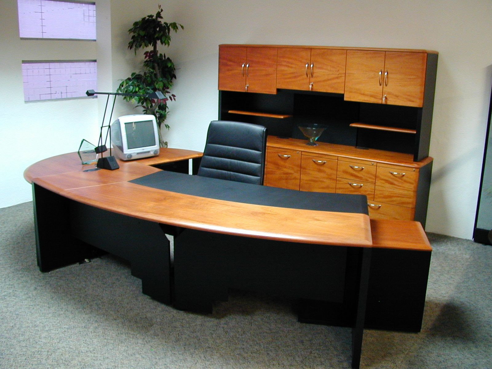 Galería de Módulo Ancora Escritorio con lateral medio círculo 2 cajoneras, Credenza y Módulo Superior para guardado